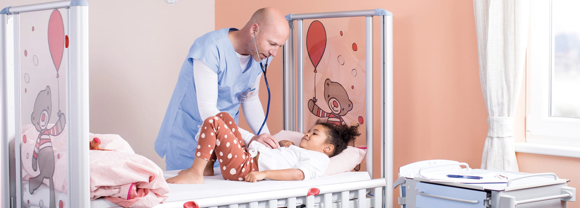 Tom 2 - La cama para niños pequeños totalmente ajustable eléctricamente